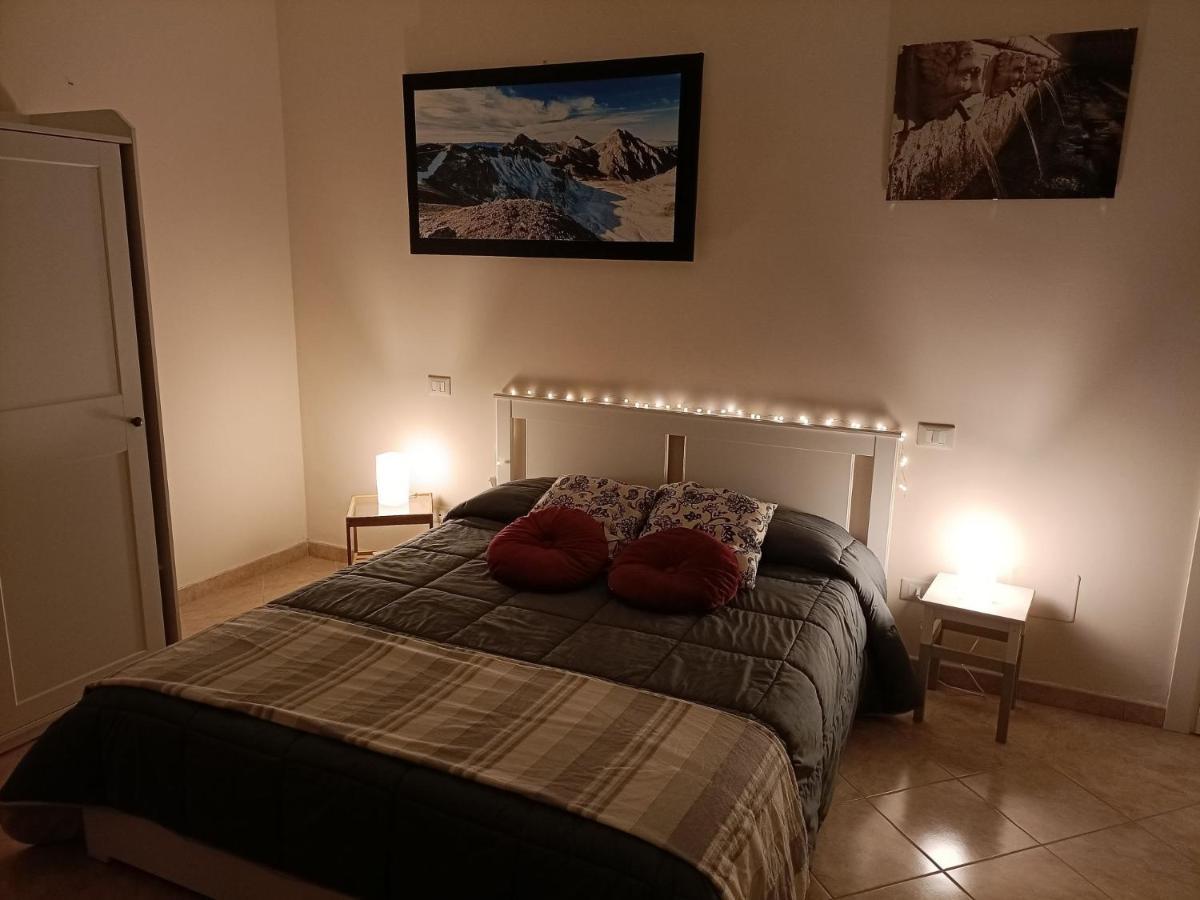 Cozy House Con Corte Privata In Centro Storico Aq 라킬라 외부 사진
