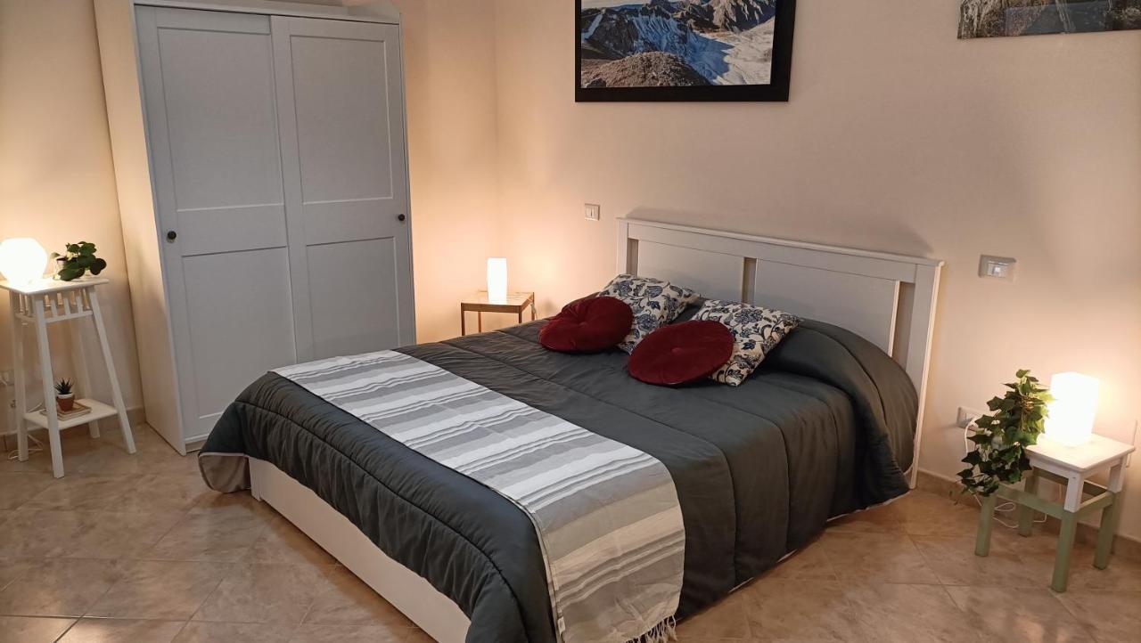 Cozy House Con Corte Privata In Centro Storico Aq 라킬라 외부 사진