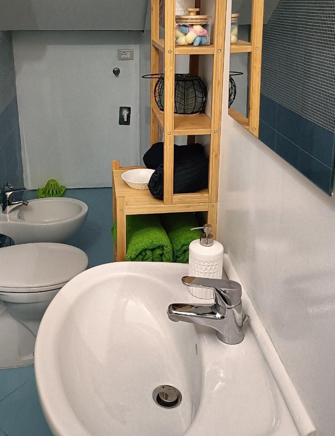 Cozy House Con Corte Privata In Centro Storico Aq 라킬라 외부 사진