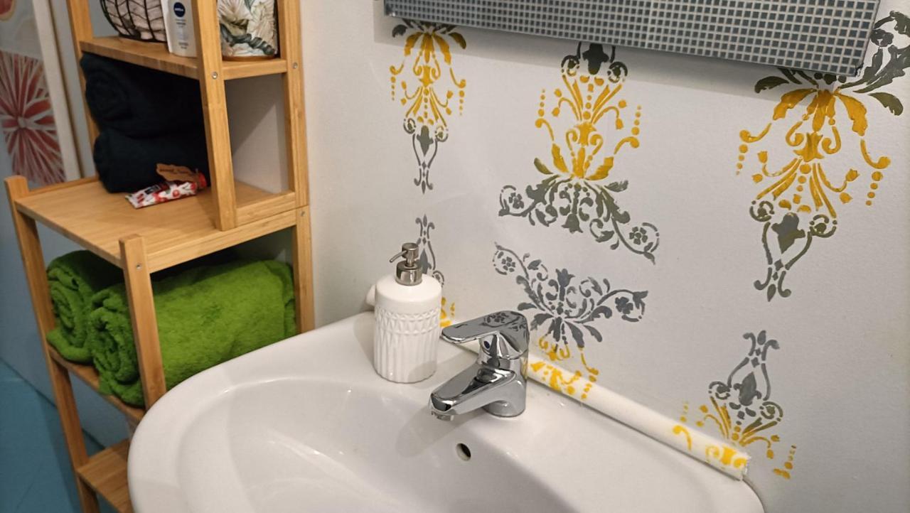 Cozy House Con Corte Privata In Centro Storico Aq 라킬라 외부 사진